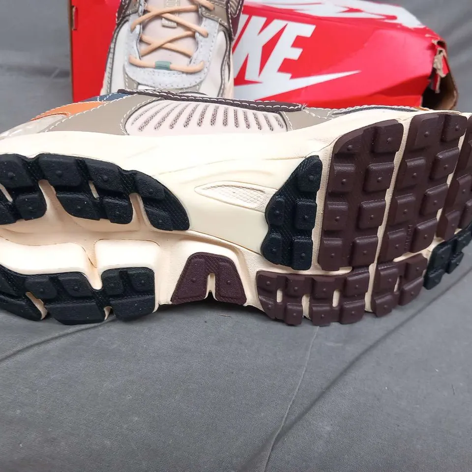 BOXED NIKE ZOOM VOMERO 5 SANDRIFT SIZE 6