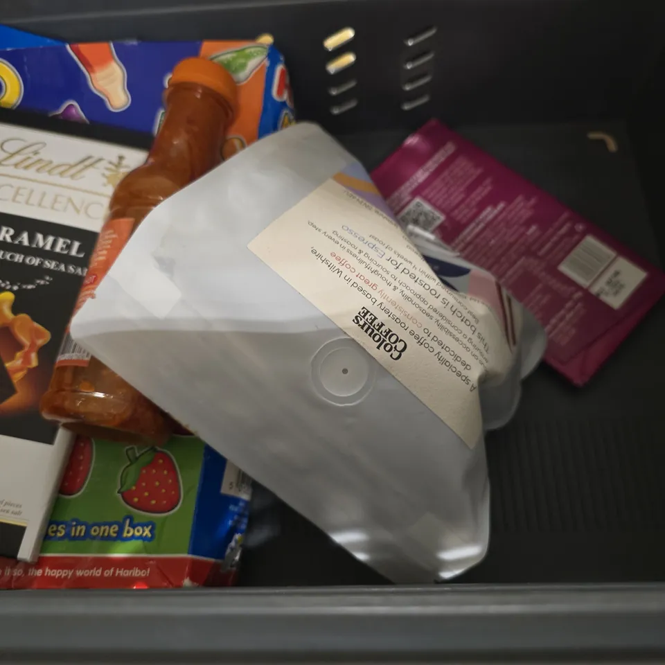 APPROXIMATELY 8 ASSORTED FOOD ITEMS TO INCLUDE - CELEBRATIONS , HARIBO MEGASTARS , OLIVE OIL ETC