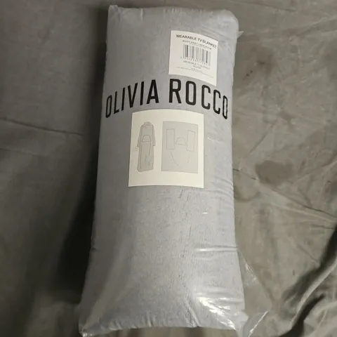 BAGGED OLIVIA ROCCO WEARABLE TV BLANKET – SILVER, 140 X 183 CM