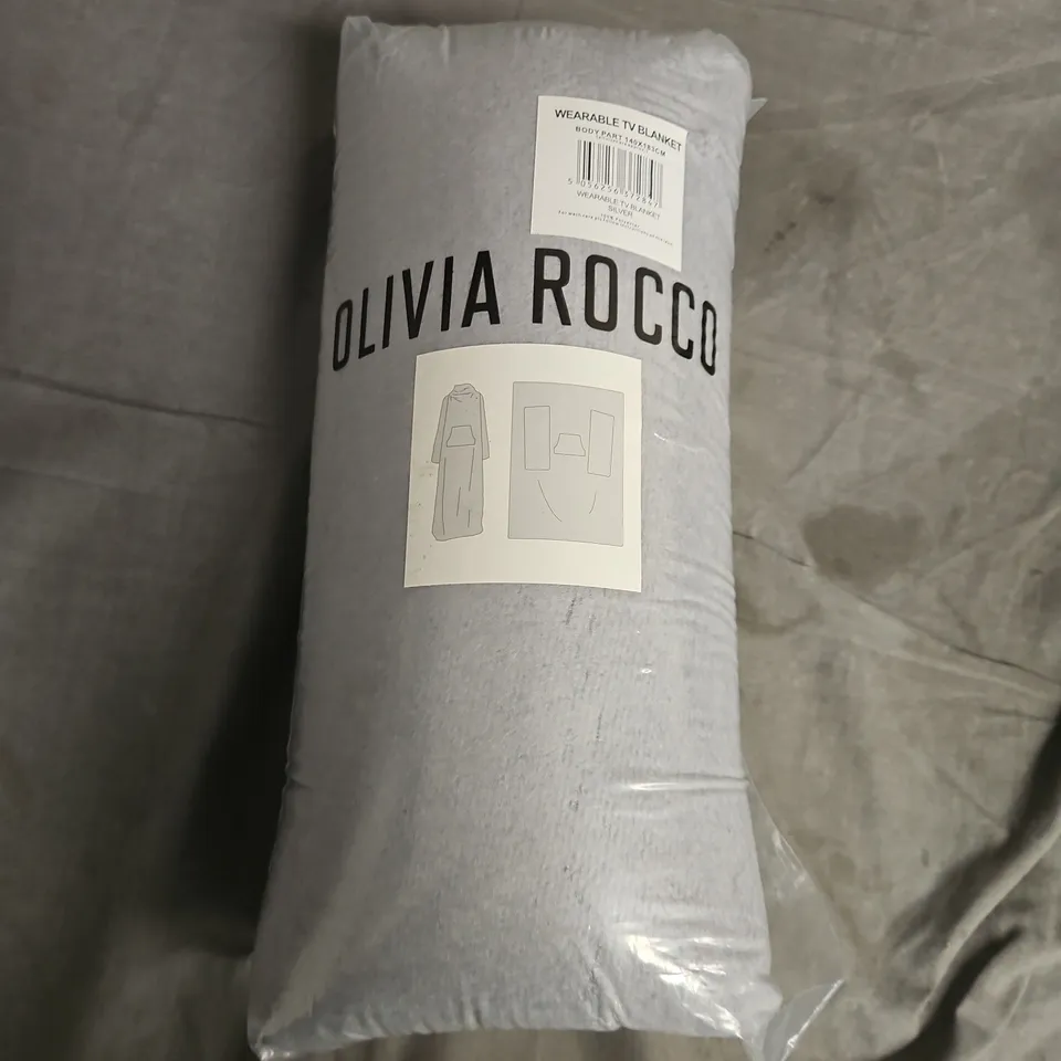 BAGGED OLIVIA ROCCO WEARABLE TV BLANKET – SILVER, 140 X 183 CM