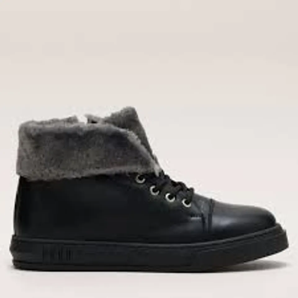 ADESSO OUTLET ALOE BOOT IN BLACK - SIZE 6