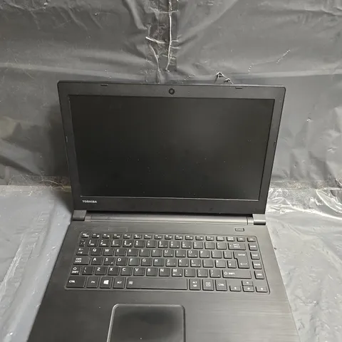 TOSHIBA SATELLITE PRO LAPTOP – BLACK - R40-C