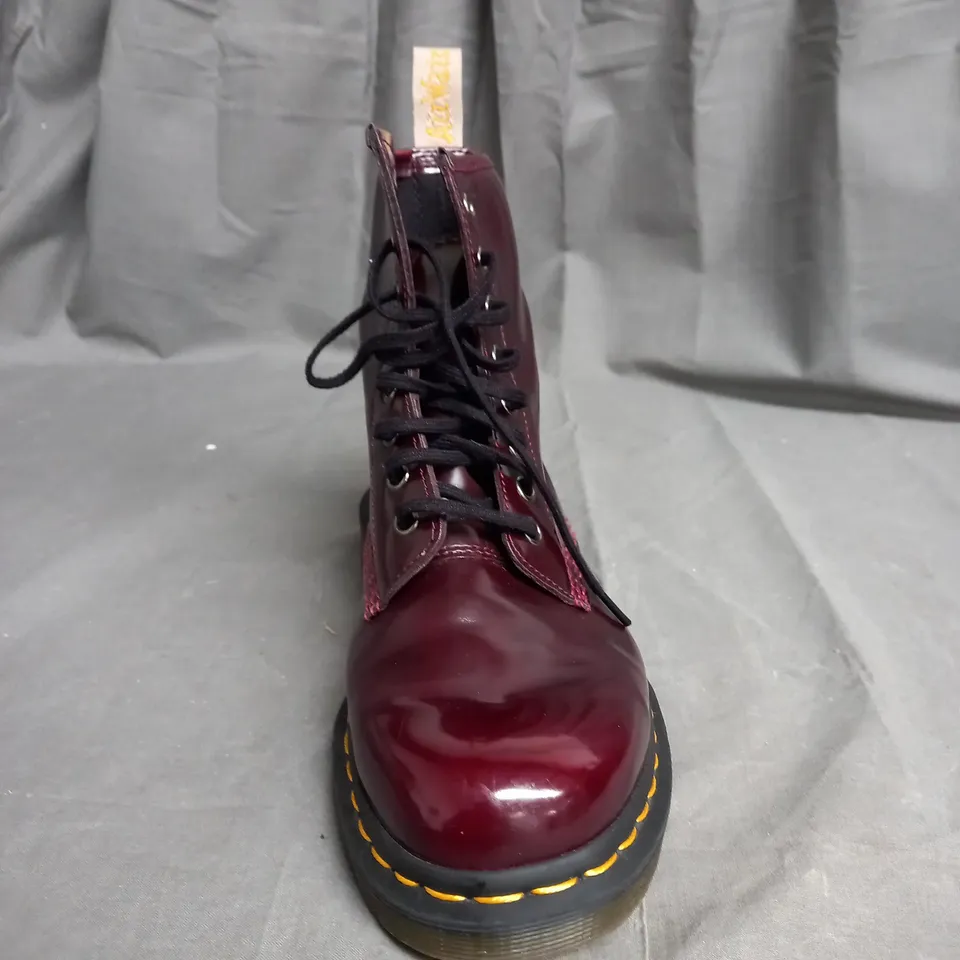 PAIR OF DR MARTINS BURGUNDY BOOTS SIZE 5