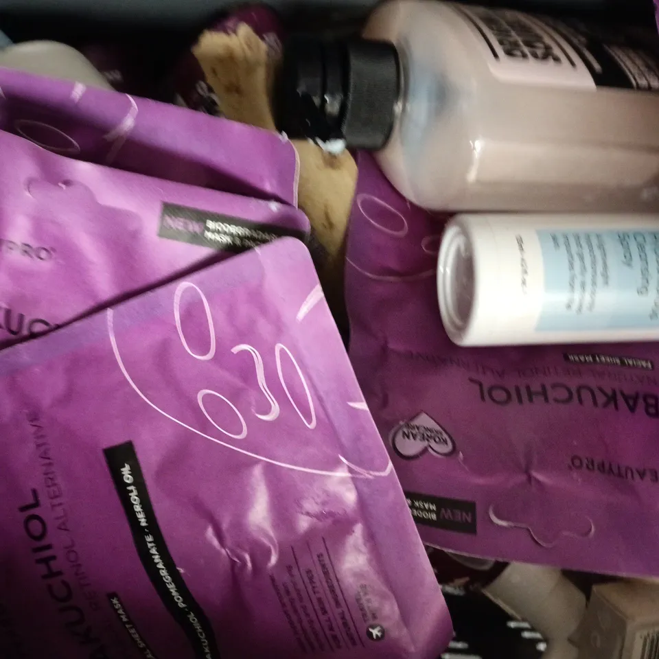 APPROXIMATELY 20 ASSORTED COSMETIC ITEMS TO INCLUDE RADOX, KANZEN, ETC - COLLECTION ONLY