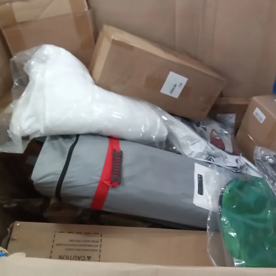 PALLET OF ASSORTED ITEMS INCLUDING CYBEX GOLD ATON M BABY CAR SEAT, ASTROAI 24L PORTABLE REFRIGERATOR, POP UP TENT, VPCOK ELECTRIC COOL BOX, DOMATS INDOOR MATS