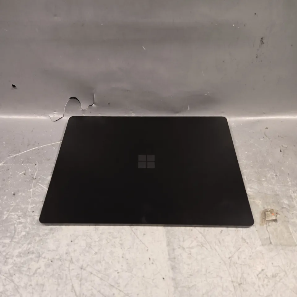 MICROSOFT SURFACE LAPTOP - 1951