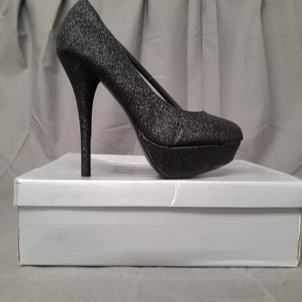 BOX OF APPROXIMATELY 8 PAIRS OF CASANDRA CLOSED TOE HIGH HEEL SHOES IN BLACK W. GLITTER EFFECT - VARIOUS SIZES