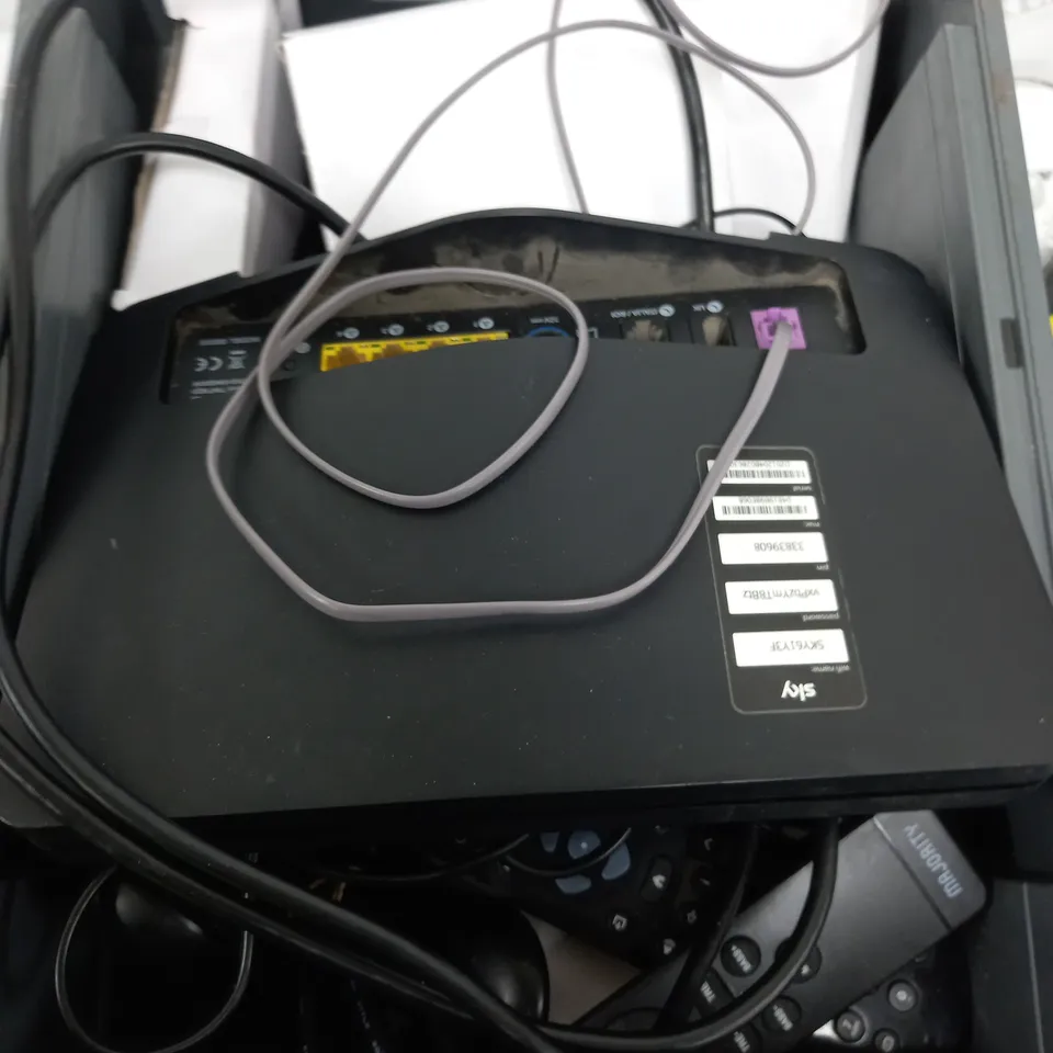 BOX OF APPROXIMATELY 10 ASSORTED ITEMS TO INCLUDE - HDMI, SKY BOX, REMOTE ETC