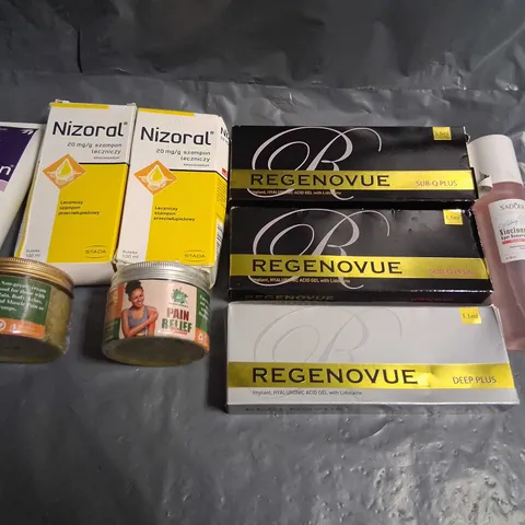 APPROXIMATELY 20 ASSORTED HEALTH AND BEAUTY PRODUCTS TO INCLUDE; SPA BELLA, ILADIAN AND REGENOVUE
