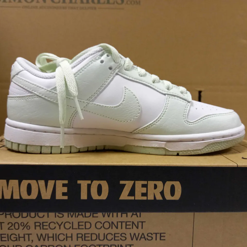 BOXED PAIR OF NIKE BARLEY GREEN DUNK LOW TRAINERS - SIZE 4