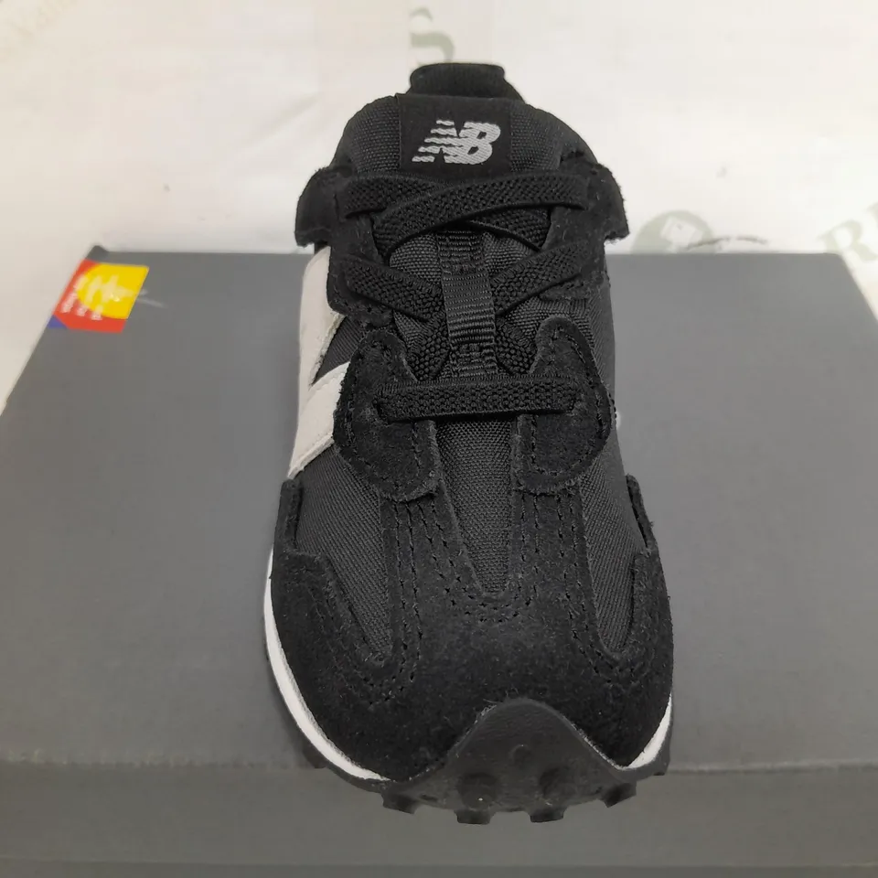 BOXED PAIR OF LACE UP LOGO TRAINESR IN BLACK/GREY - KIDS UK 6.5