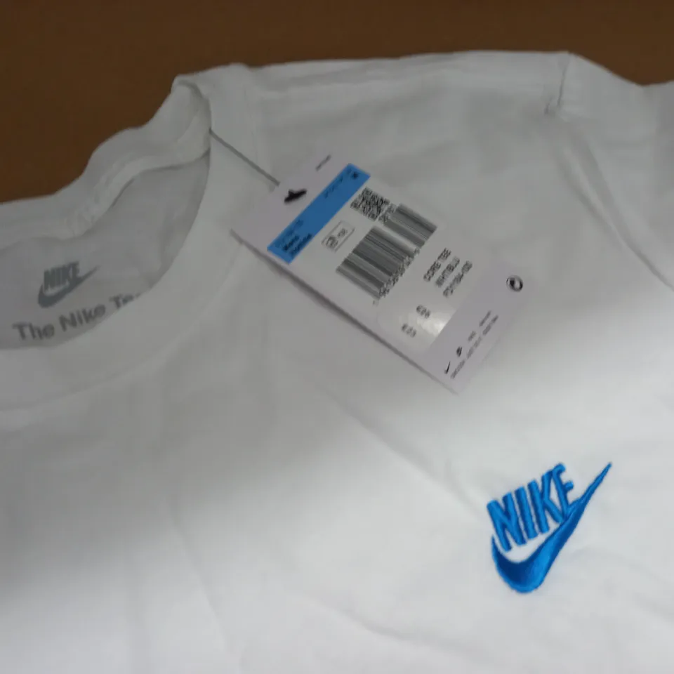 NIKE WHITE T-SHIRT - M