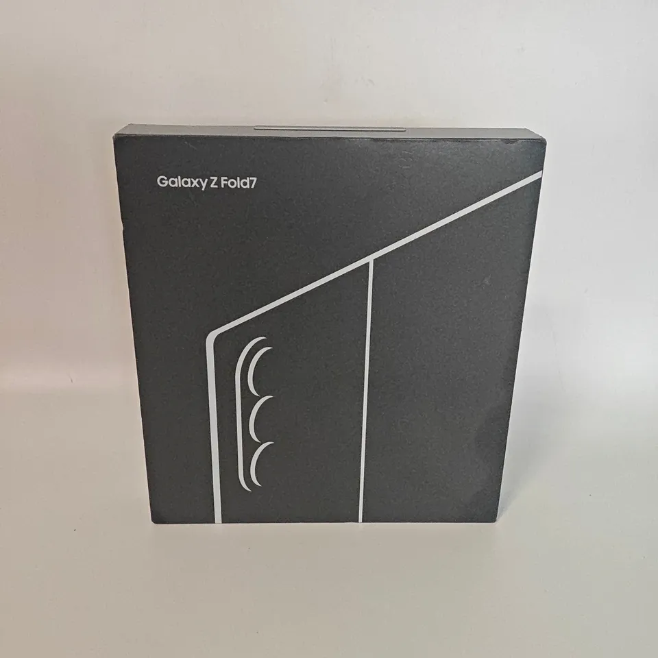 BOXED SAMSUNG GALAXY Z FOLD7 12GB/512GB IN SILVER SHADOW - SM-F966B
