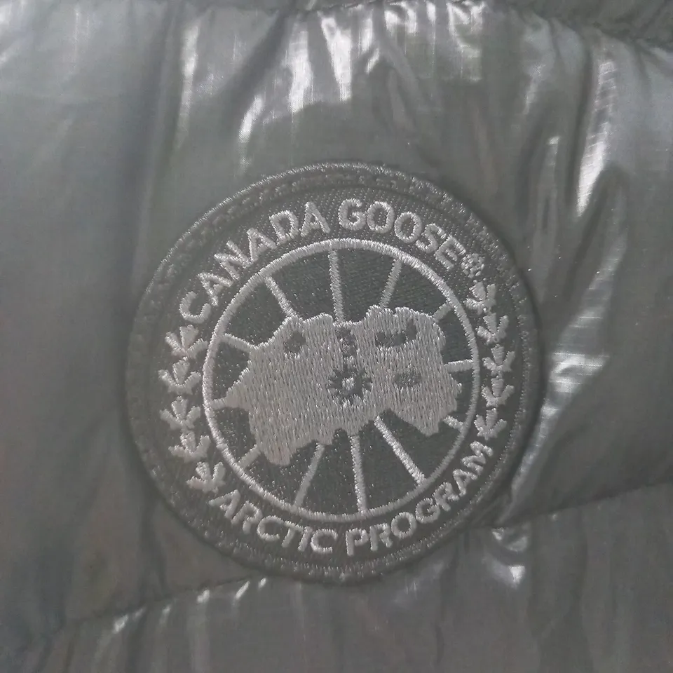 CANADA GOOSE ZIPPED PADDED COAT SIZE M