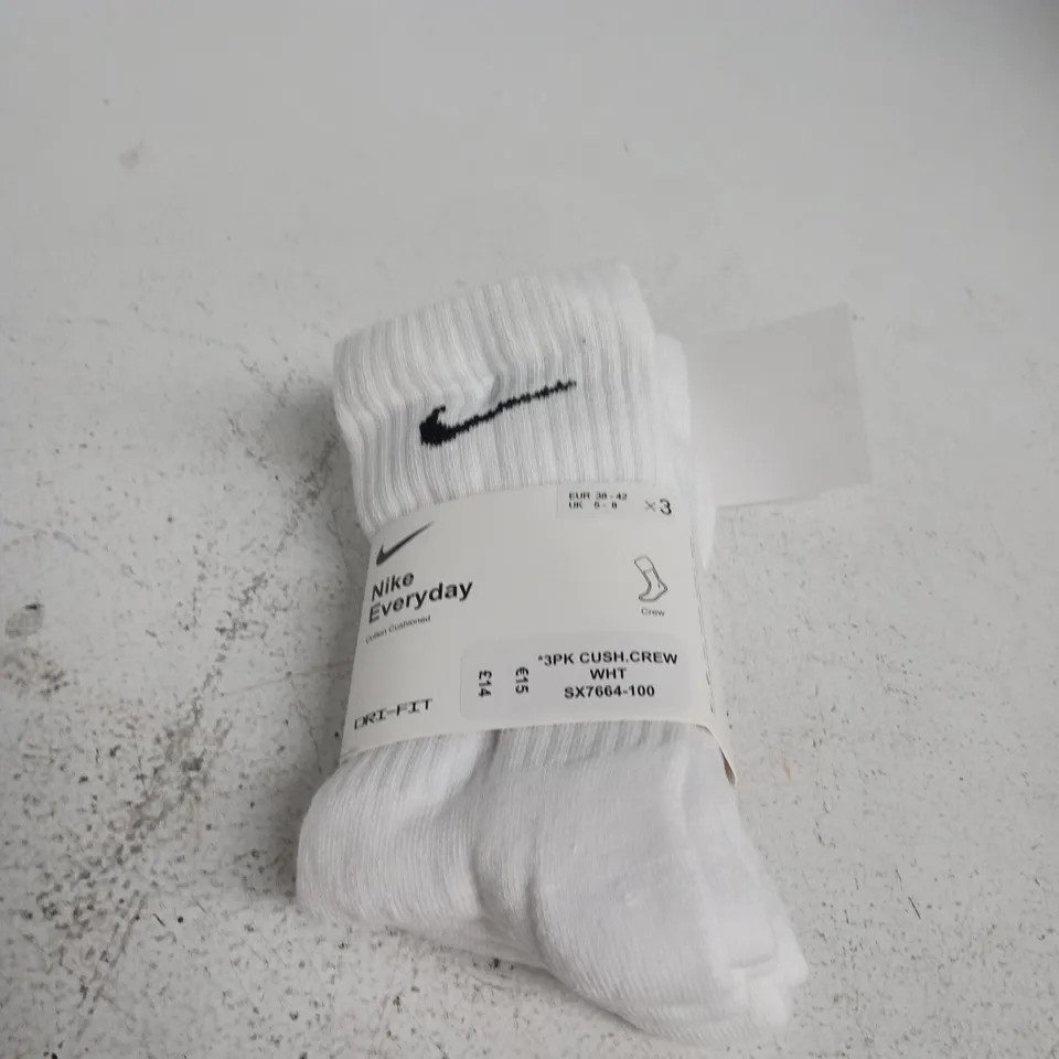 NIKE EVERYDAY CREW SOCKS – WHITE, UK 5-8 (EUR 38-42), PACK OF 3