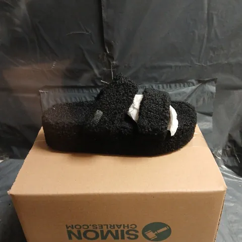 THE OODIE BLACK FUZZY SLIPPERS SIZE 38/39