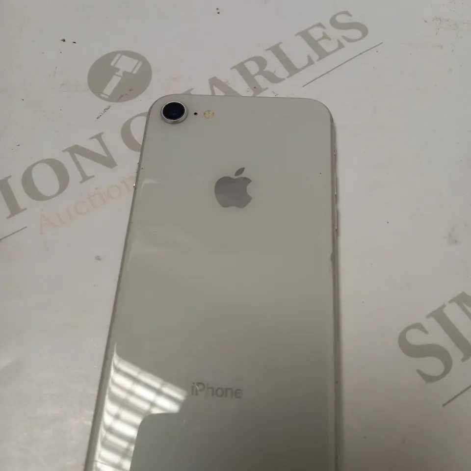 APPLE IPHONE 8 WHITE