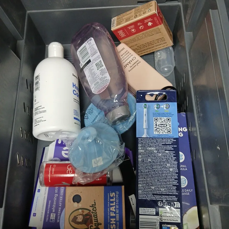 APPROXIMATEY 20 ASSORTED HEALTH AND BEAUTY PRODUCTS TO INCLUDE SIMPLE WIPES, DR SQUATCH BODY WASH AND PRICKLY HEAT COOLING POWDER