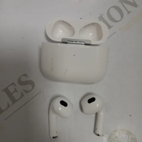 APPLE AIRPODS (3RD GENERATION)