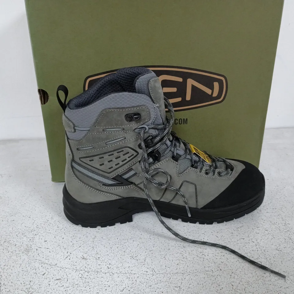 BOXED PAIR OF KEEN KARRAIG MID WP BOOTS IN GREY - UK 7