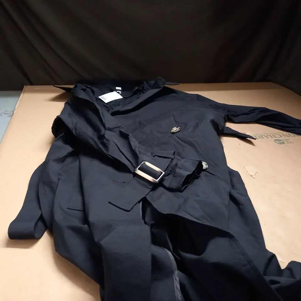 BLACK DIVIDED 2 BUTTON RAINCOAT WITH STRAP EU SIZE LARGE