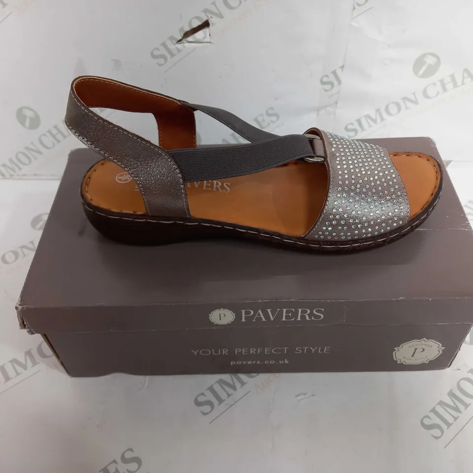 BOXED PAIR OF PAVERS SANDALS IN PEWTER - EU SIZE 39