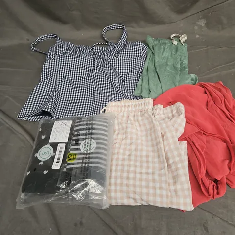 BOX OF APPROXIMATELY 20 ASSORTED CLOTHING ITEMS TO INCLUDE DRESS, PYJAMAS, TOPS, ETC