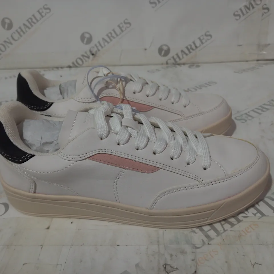 BAMBA BASICA RETRO BERSHKA SIZE 4 WHITE TRAINER