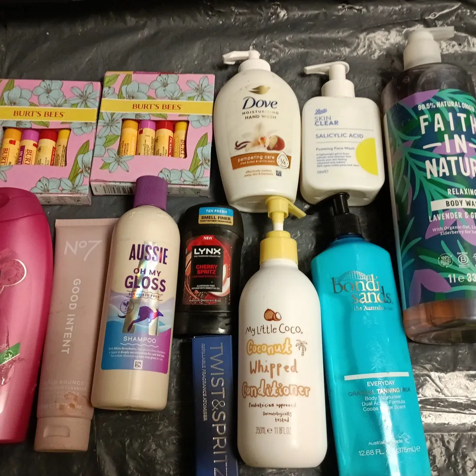 LOT OF APPROXIMATELY 25 ASSORTED HEALTH AND BEAUTY ITEMS TO INCLUDE DOVE, AUSSIE AND CLINIQUE