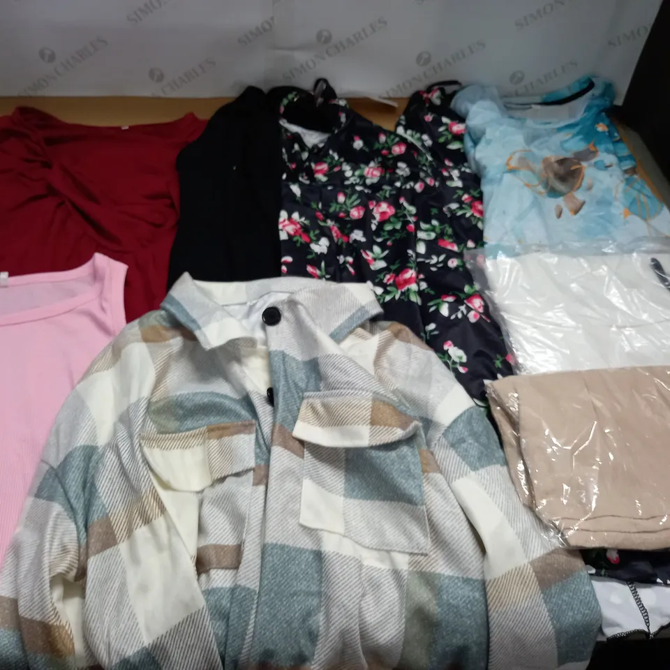 LARGE QUANTITY OF ASSORTED CLOTHING ITEMS 