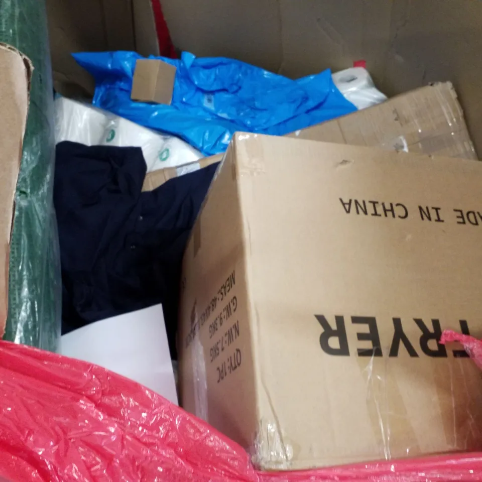 PALLET OF ASSORTED PRODUCTS INCLUDING AIR FRYER OVEN, FOLDING CHAIR, RETRACTABLE SAFETY GATE, KITCHEN ROLL