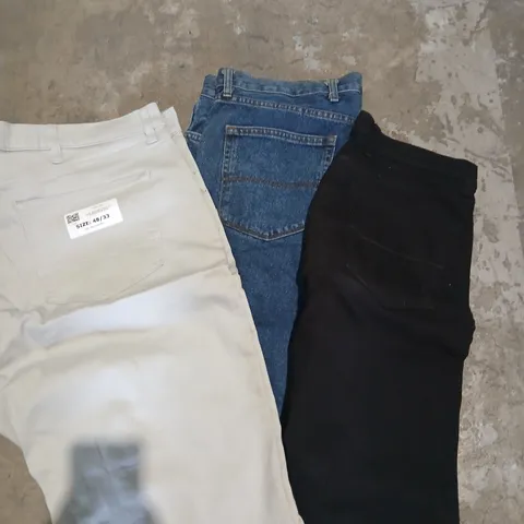 PALLET OF APPROXIMATELY 700 PAIRS OF ASSORTED JEANS 