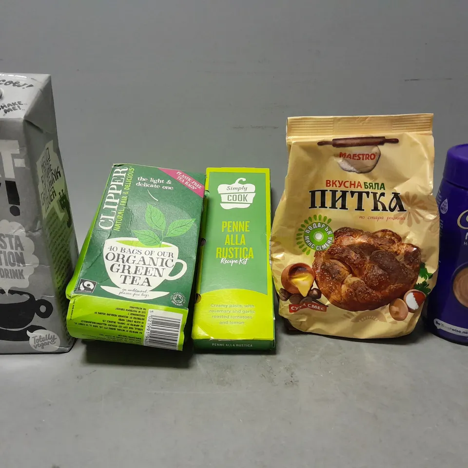 TOTE OF APPROXIMATELY 7 ASSORTED FOOD ITEMS TO INCLUDE -CADBURYS HOT CHOCOALTE POWDER , DORGANIC GREEN TEA ETC