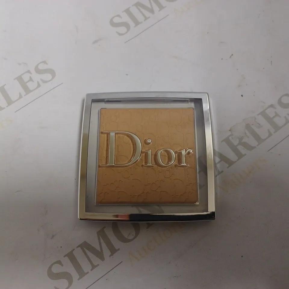 DIOR BACKSTAGE FACE AND BODY POWDER NO POWDER