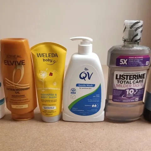 APPROXIMATELY 15 ASSORTED HEALTH & BEAUTY PRODUCTS TO INCLUDE SUKIN , MOUTHWASH AND L'OREAL
