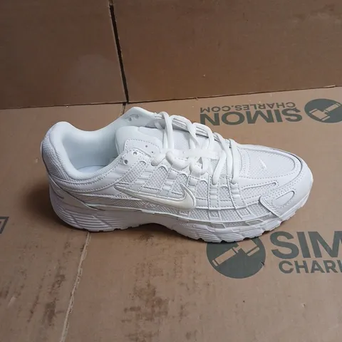 NIKE WHITE SNEAKERS WITH MESH UPPER AND SWOOSH BOXED SIZE 7.5