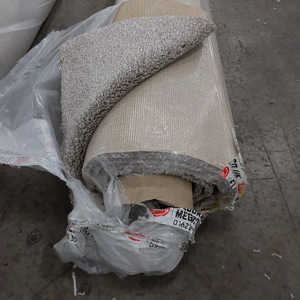 ROLL OF QUALITY CARPET // SIZE: APPROXIMATELY 3 X 4m