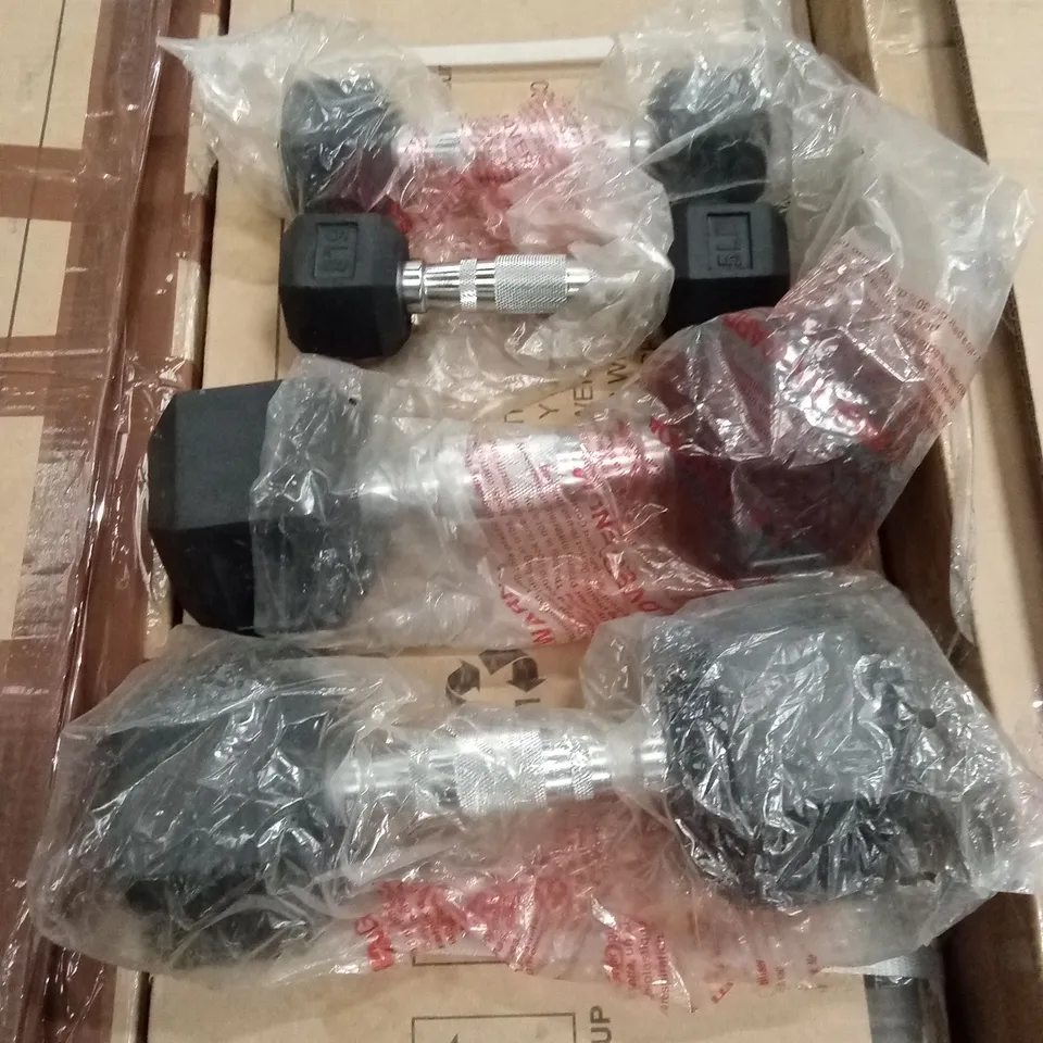 SET OF DUMBBELLS // 2 x 5lb, 2 x 20lb