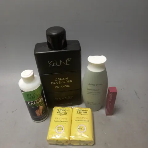 APPROXIMATELY 20 ASSORTED COSMETIC PRODUCTS TO INCLUDE - KEUNE CREAM DEVELOPER - FULL BEAUTY CALLOUR REMOVER GEL - REVLON LIPSTICK - ETC