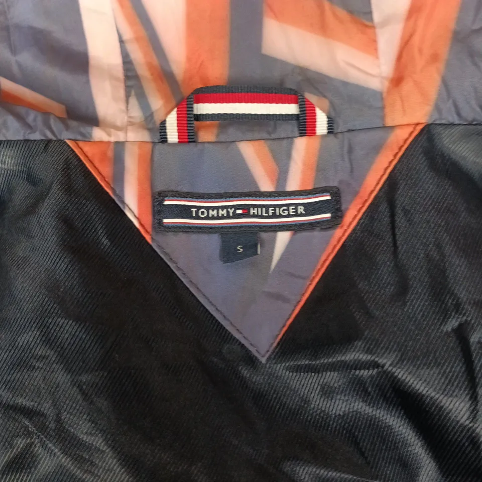 TOMMY HILFIGER UNION JACK PRINT JACKET – SIZE S