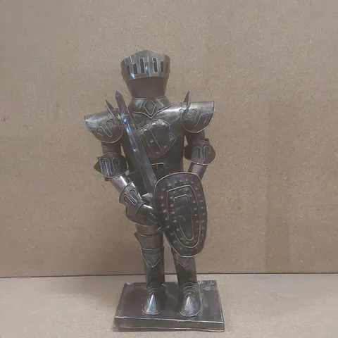 DECORATIVE METAL KNIGHT DISPLAY DECOR PIECE