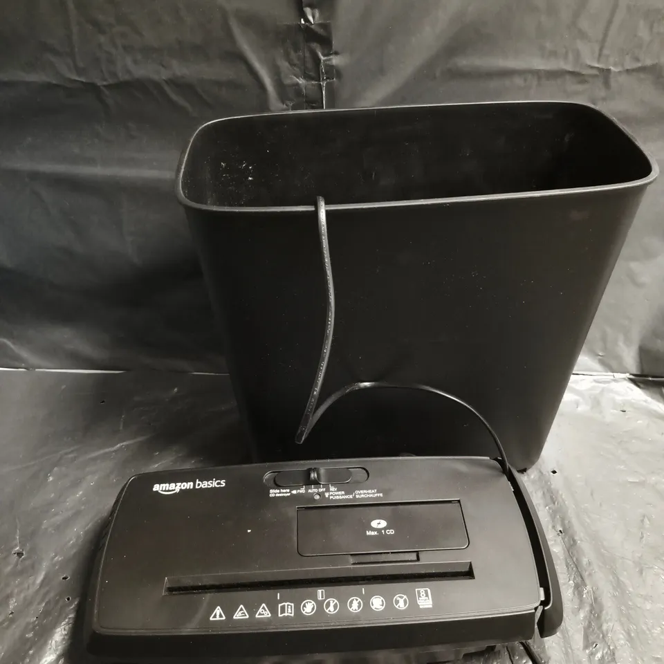 AMAZON BASICS PAPER SHREDDER