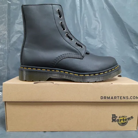 BOXED PAIR OF DR MARTENS 1460 PASCAL FRONT ZIP ANKLE BOOTS IN BLACK SIZE UK 7