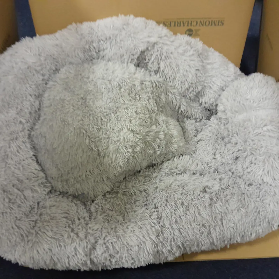 LARGE GREY PET BED