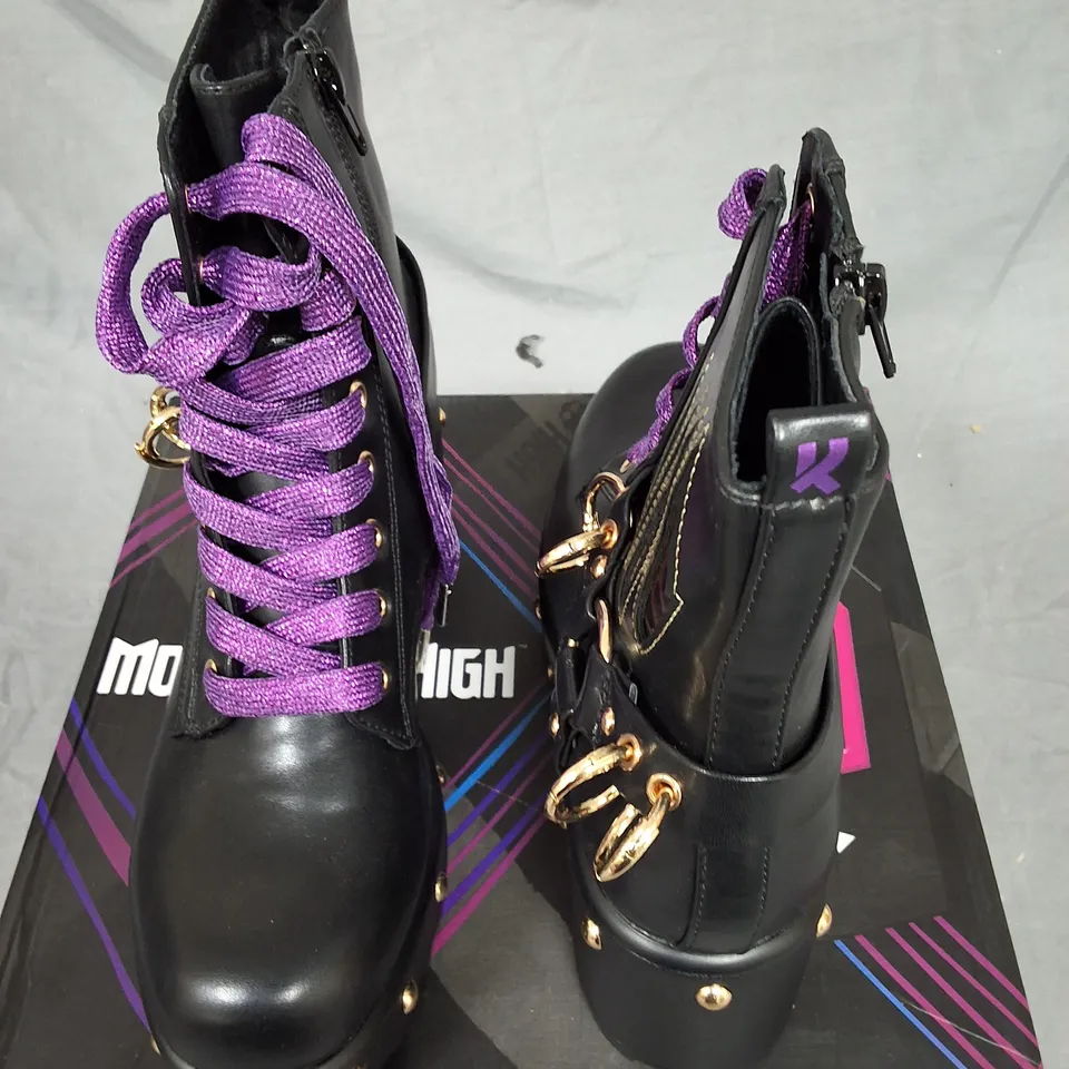 BOXED KOI MONSTER HIGH LUCIA WEREWOLF MILITARY STUDDED BOOTS IN BLACK - UK 5