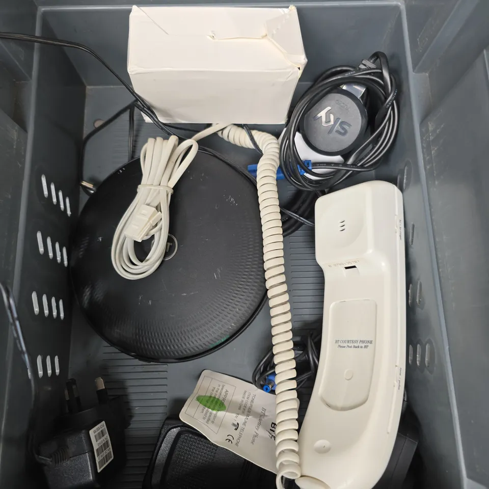 APPROXIMATELY 10 ASSORTED ELECTRICAL PRODUCTS & ACCESSORIES TO INCLUDE ROUTERS, TELEPHONES, WALKIE TALKIES ETC 