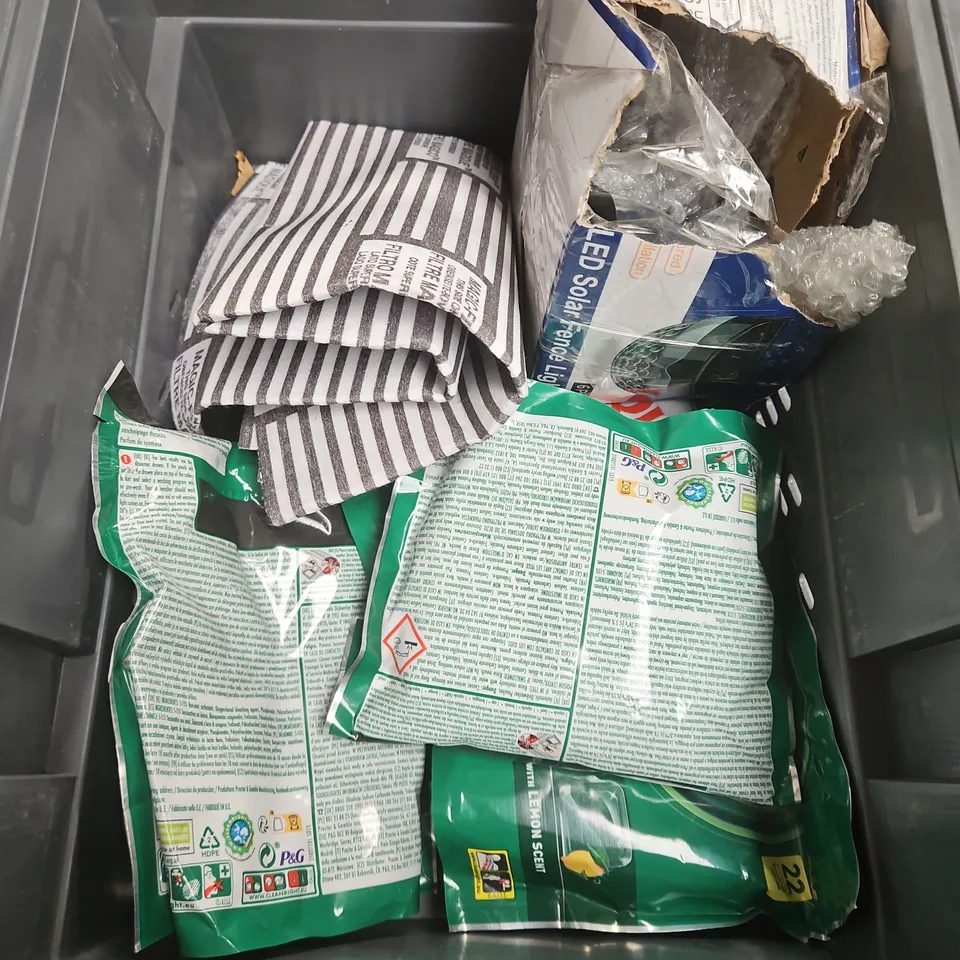 APPROXIMATELY 10 ASSORTED HOUSEHOLD ITEMS TO INCLUDE FAIRY TABLETS, DESCALER, LUNCH BOX ETC 