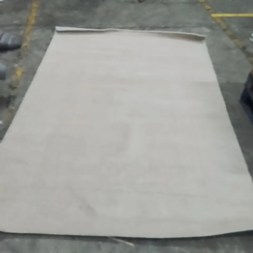 QUALITY DESIGNER AREA RUG - APPROXIMATELY 278x193