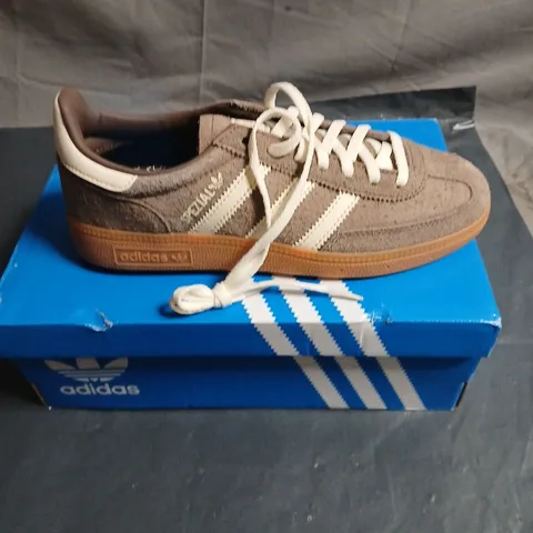 ADIDAS SPEZIAL TRAINERS – BROWN SUEDE, GUM SOLE, WHITE STRIPES UK 4