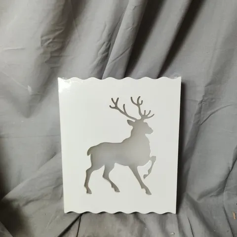 BOX OF APPROXIMATELY 10 ASSORTED ITEMS TO INCLUDE:REINDEER LIGHT AND TEDDY FLEECE BEDDING